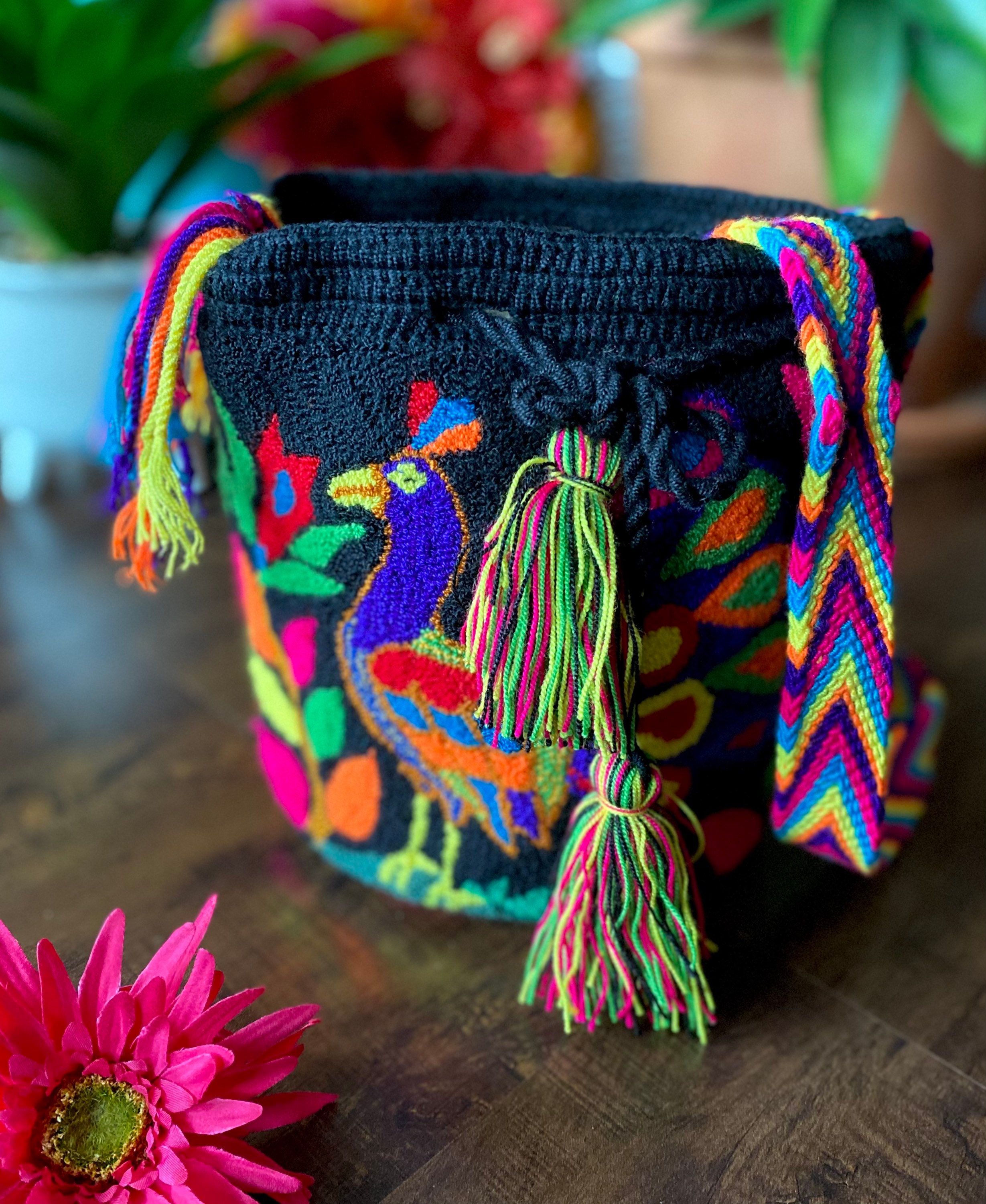  Best-Seller Classic WAYUU Bag, Original Crochet Crossbody,  Handmade Colombian Bucket Bag, Ethical Purse, Artisanmade. (Dama) :  Handmade Products