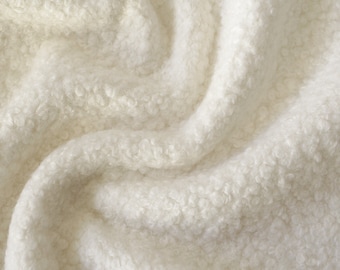 0,5 m Boucle, (18,98Euro/meter),150 cm wide, ecru /wool white