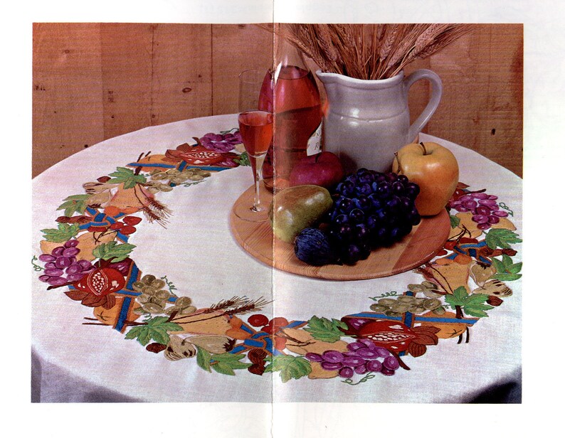 1976 Della Robbia 23 Diameter Design Area Tablecloth Etsy