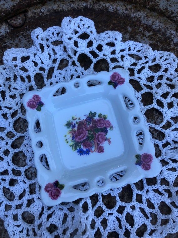 Royal Elegance Genuine Porcelain Trinket/Ring Dish - image 1