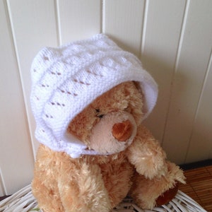 Bonnet béguin MADISON bébé, taille 9-12 mois, chapeau rétro/vintage, couleur blanc pur tricoté ajouré image 2
