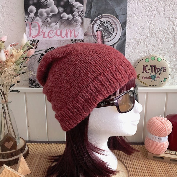 Bonnet long JANYCE en laine baby alpaga et mérinos, accessoire tendance, cranberry, rouge brique, cadeau femme, cadeau pour elle, cadeau ado