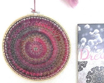 Mandala moderne NEBULEUSE, décoration murale au crochet sur tambour à broder, décoration galaxie, cadeau pour maman