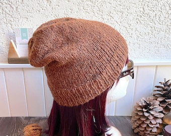 Bonnet slouchy JANYCE tendance pour femme en baby alpaga et mérinos, noisette, brun, bronze, écureuil, cadeau femme, cadeau pour elle