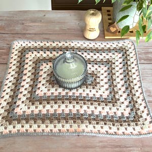 Centro de mesa HARMONY, quadrado de crochê feito à mão, jogo americano retangular, decoração de crochê, vintage, retrô, caminho de mesa