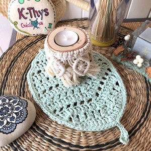Boho lace leaf placemat "Cherry", crochet decoration in 100% thick Oeko-Tex cotton, mint green