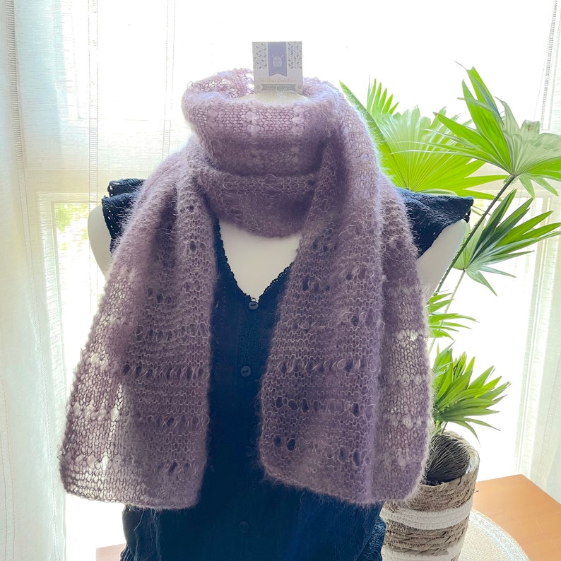 Echarpe foulard dentelle tricot ajourée ELSA, mohair, soie, lilas bruyère, cadeau maman, cadeau mamie, idée cadeau femme, cadeau pour elle image 2