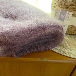 ELSA durchbrochen gestrickter Spitzenschal, Mohair, Seide, Heidekraut-Flieder, Geschenk für Mutter, Geschenk für Oma, Geschenkidee für Frauen, Geschenk für Sie Bild 9