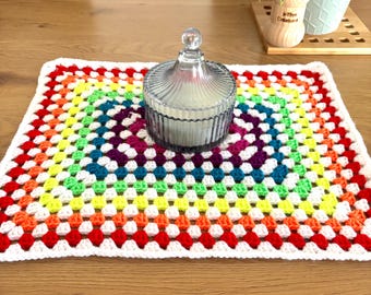 Centro de mesa HARMONY, granny square tejido a mano, mantel individual rectangular neón, decoración de crochet, arcoíris, camino de mesa