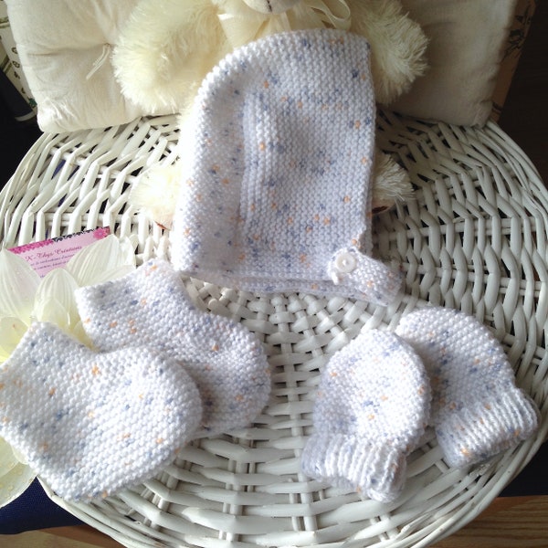 Ensemble layette naissance BLANC béguin, chaussons et moufles, tricot artisanal, cadeau de naissance bébé, blanc moucheté