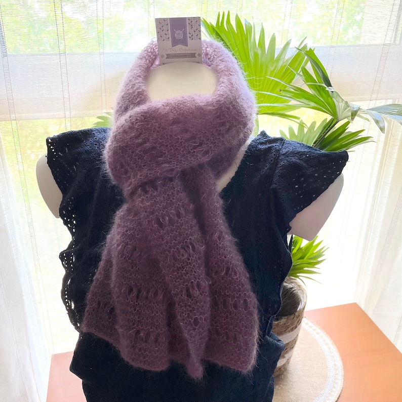 Echarpe foulard dentelle tricot ajourée ELSA, mohair, soie, lilas bruyère, cadeau maman, cadeau mamie, idée cadeau femme, cadeau pour elle imagem 7