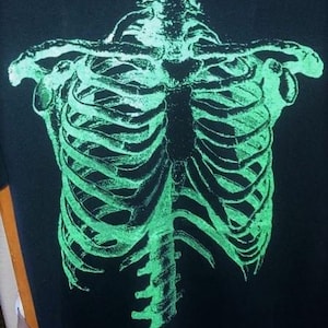 KOSZULKA ZE SZKIELETEM inspirowana kostiumem Nigela Tufnela z imprezy halloweenowej Spinal Tap