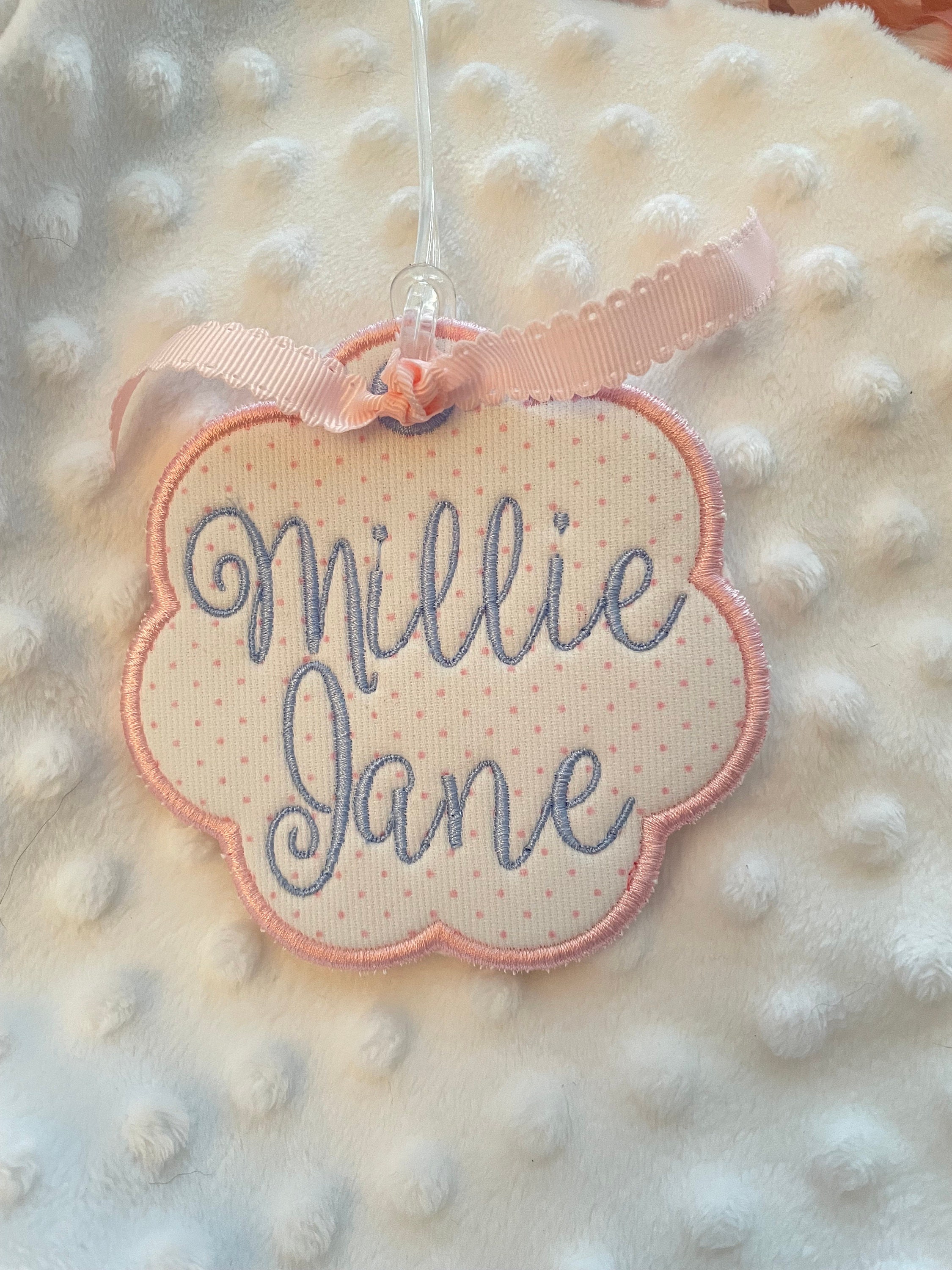 Diaper Bag name Tag, Scallop Bag Tag, Monogrammed Gift, Script Embroidered bookbag tag, Personalized diaper bag, Baby Shower Gift