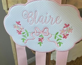 Monogrammed Baby Bow Holder, Embroidered Hairbow Hanger, personalized bow with ribbons