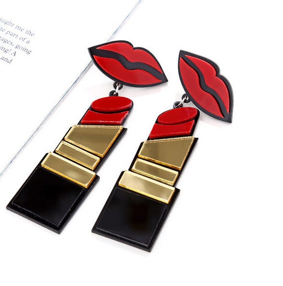 Large Lipstick/Lips Pierced Very Light Weight