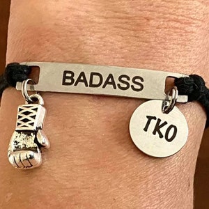 BADASS ボクシング ノックアウト チャーム ブレスレット 格闘技 キックボクシング フィットネス ファイティング コードの色はお選びいただけます