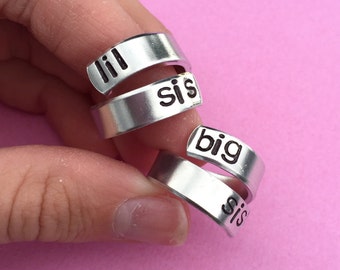 Big Sis Lil Sis with Heart Inside Each - Set of 2 - Hand Stamped Ring Set Spiral Adjustable Aluminum Sisters Friendship Love Little Family