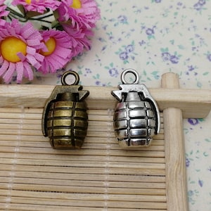 6/20 Pieces Metal antitank grenade bomb Pendant Necklace Earring Keychain Charm Handmade Jewelry Finding Antique Bronze Silver Color BM0409