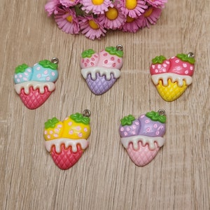 6/20 Stück Plastik Erdbeereistüten-Anhängercharme, Harz handgemachter Schmuck DIY finden Halskette Ohrring Dekoration Zubehör BP0506