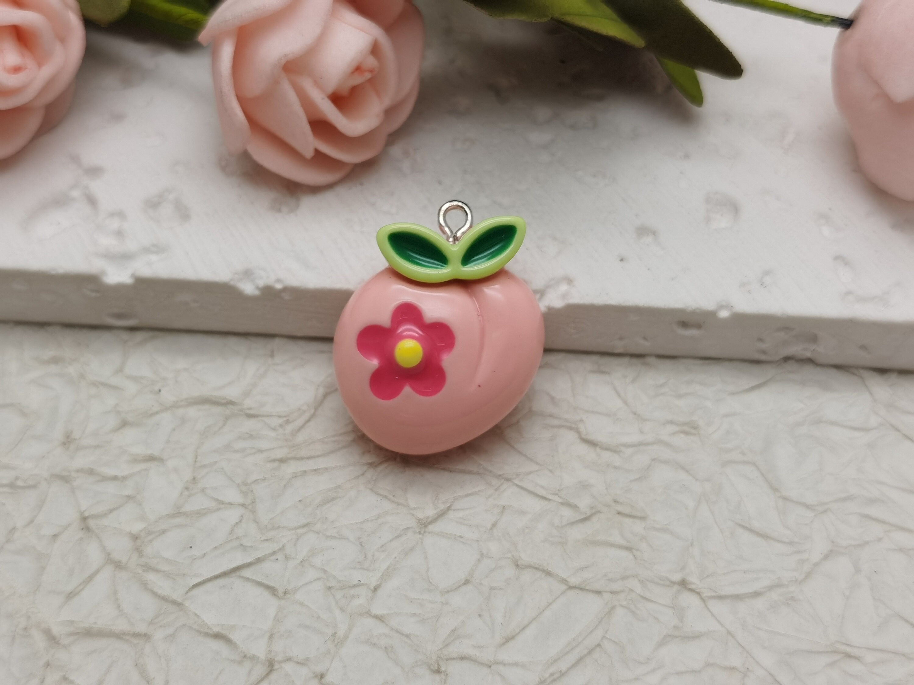 10 stks Simulatie 3D Aardbei Bedels Hars Fruit Hangers voor DIY Armbanden Kettingen Oorbellen Sieraden Maken Accessoires: - België