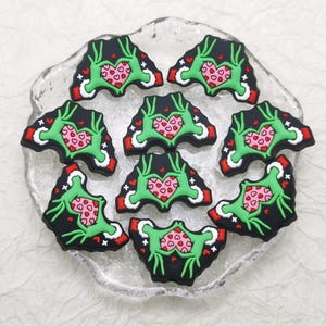 Silicone Bead Christmas Monster Green Guy Heart Focal Bead for Pen Bracelet Necklace Keychain Lanyard Silicone Bead DIY Charm Finding BS0776
