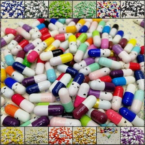 500 Stück wish Nachricht Pillenkapsel Charme mit leerer Papiernotiz im Inneren, 24 Farben glücklich geheime Liebesnotiz Pillenperle handgefertigt finden BP0052