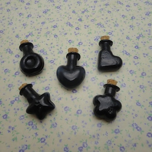 2/10 pieces black color small mini glass bottle with cork , glass jar vial wedding party wish bottle pendant charm , 5 shapes option BB0018