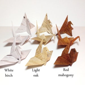 Flying Crane Origami, Origami à motifs en bois, diy origami crane projects, Origami Garlands, Store Window Display, Wood Origami Crane