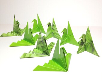 Green Origami Cranes, Green Leaf Pattern, Wedding Table Decor, Origami Place Card Holders, Japanese Cranes, Origami Wedding Decorations