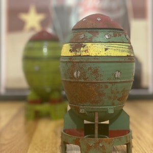 Mini bombe nucléaire inspirée de Fallout avec compartiment secret
