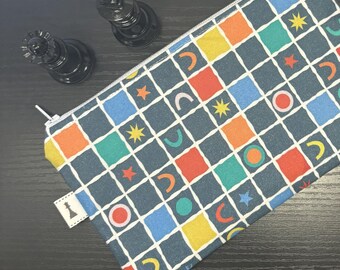 Multi-colored checkered game piece carrying bag