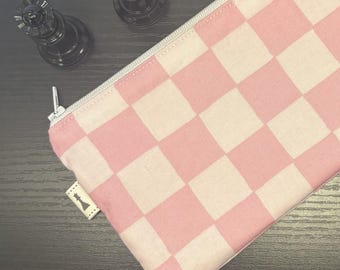 Pink checkered game piece carrying bag
