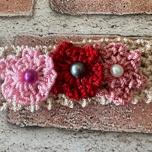 Hand Knits 2 Love  Bracelet Woman Face Flowers Cabochon Glass  Beads Floral Charm Olive Green Crochet Feminine Fashion Gift Feminine Romanti