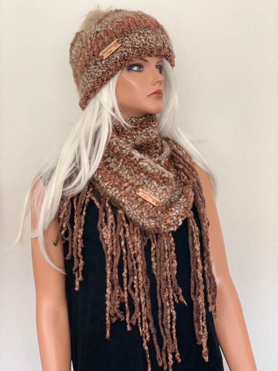 Hand Knits 2 Love Set Hat Beanie Circular Shawl Cowl Boucle  display picture 2