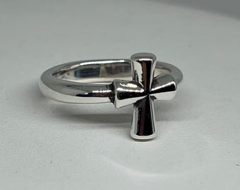 Anillo con cruz de plata esterlina de Santa Teresa de James Avery, talla 4.5
