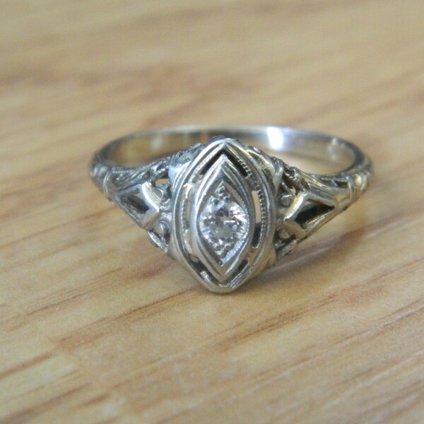 Antique 18k gold .05ct Diamond Filigree Engagement Ring Size 8