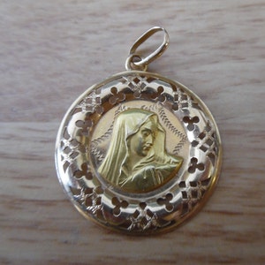 18k Yellow Gold Gold Virgin Mary Round Necklace Pendant 3.6g