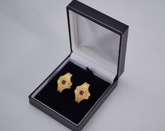 Oryginalna para kolczyków Swarovski, sygnowanych, neoklasycystycznych, pozłacanych i kryształowych, lata 80. XX wieku, austriackich, z pudełkiem prezentowym