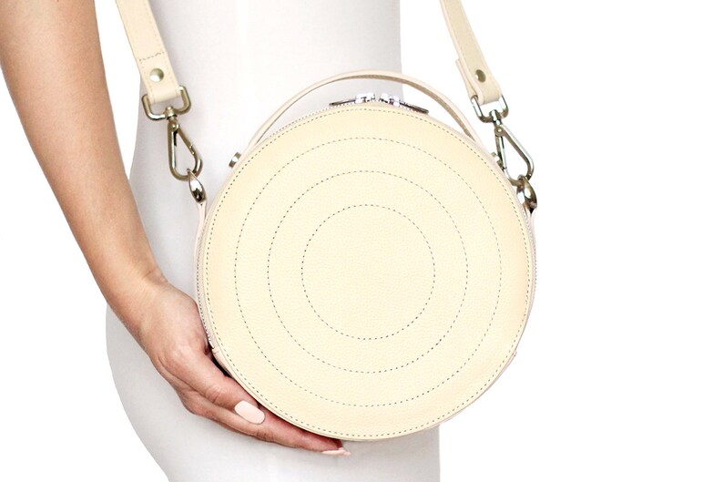 circle white bag