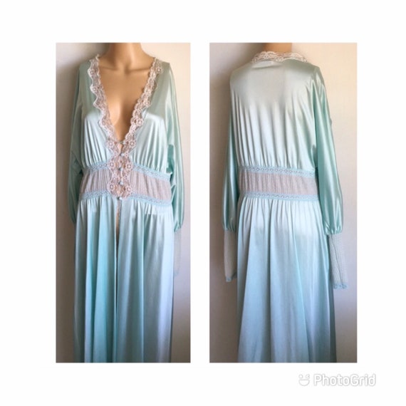 1960s /// Vanity Fair Lace Lingerie Cover Robe Dre