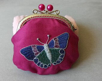 Large coin purse with retro butterfly clasp in gold embroidery.