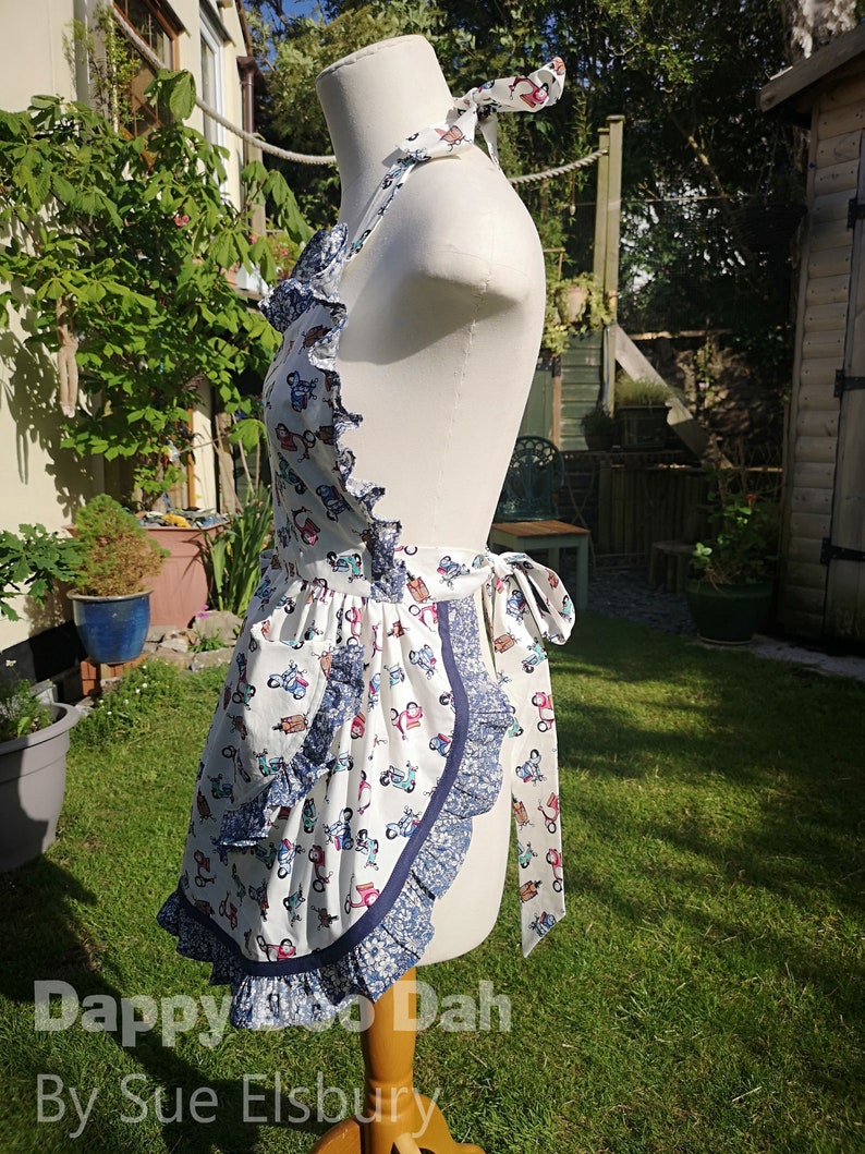Vespa Apron Pinafore Apron with Ruffles Romantic Roman Holiday Retro 1960/'s Summer of Love 1950/'s Italian Style Ciao Bella