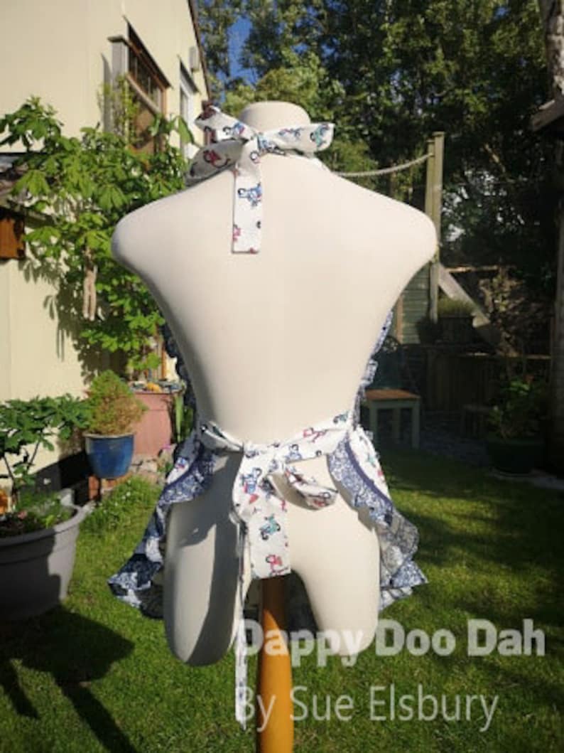 Vespa Apron Pinafore Apron with Ruffles Romantic Roman Holiday Retro 1960/'s Summer of Love 1950/'s Italian Style Ciao Bella