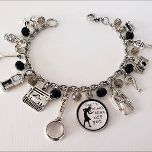 Nancy Drew Books Charm Bracelet, Nancy Drew Books, Classic literature charm bracelet Nancy, Magnifying Glass, Mystery Book Classic