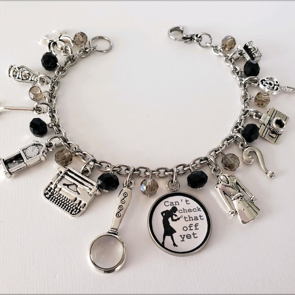 Nancy Drew Books Charm Bracelet, Nancy Drew Books, Classic literature charm bracelet Nancy, Magnifying Glass, Mystery Book Classic