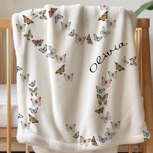 Couverture papillon personnalisée pour bébé fille, cadeau papillon bohème, couverture pour tout-petit avec nom, décoration de chambre papillon fille, couverture bohème papillon pour chambre de bébé