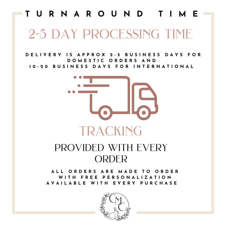 Puede incluir: Un gr&aacute;fico con un icono de cami&oacute;n rosa y el texto "TURNAROUND TIME 2-5 DAY PROCESSING TIME DELIVERY IS APPROX 2.5 BUSINESS DAYS FOR DOMESTIC ORDERS AND 10-20 BUSINESS DAYS FOR INTERNATIONAL TRACKING PROVIDED WITH EVERY ORDER ALL ORDERS ARE MADE TO ORDER WITH FREE PERSONALIZATION AVAILABLE WITH EVERY PURCHASE CM"