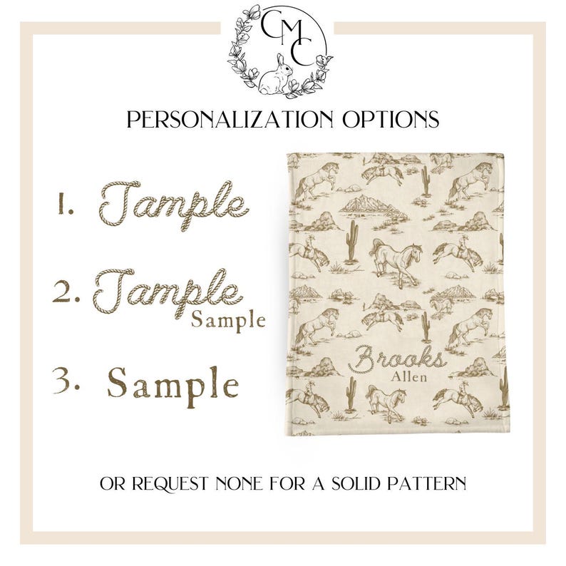 Puede incluir: Una manta beige con un dise&ntilde;o de tem&aacute;tica occidental de caballos, jinetes y cactus. La manta tiene los nombres "Brooks Allen" impresos. La imagen tambi&eacute;n muestra opciones de personalizaci&oacute;n y el texto "OR REQUEST NONE FOR A SOLID PATTERN."