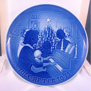 Bing & Grondahl Copenhagen Annual Christmas Plate 1971 Christmas at Home, Limited Edition