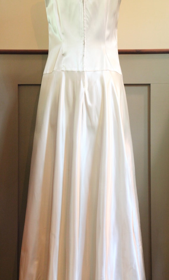 Beautiful Vintage 1940's Satin Dress in Ivory-Hea… - image 8